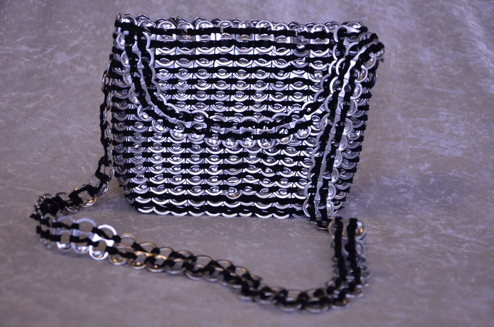 Taske lavet af dåseclips « Tasker Katarinas Nisser – Strømpenisser